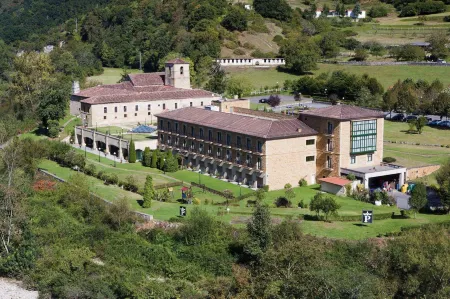 Parador de Cangas de Onis Отели в г. Collia