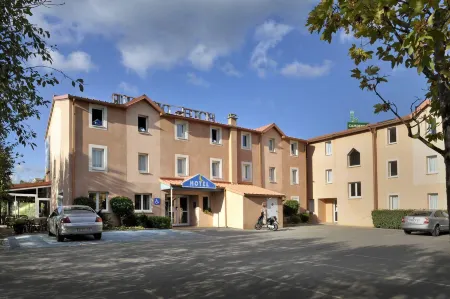 Brit Hotel Essentiel Millau Отели в г. Мийо