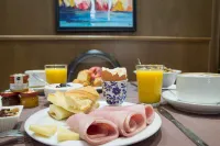 Hôtel les Voyageurs Scala santa 주변 호텔