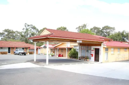 Central Coast Motel Отели рядом с достопримечательностью «Вайонг Олимпик Пул»