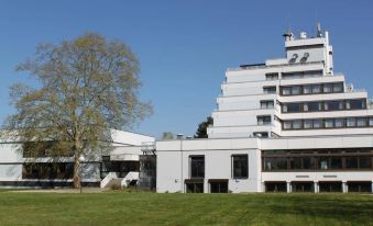 Heinrich Pesch Hotel