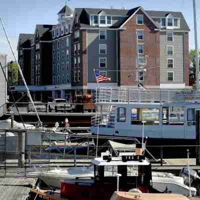 Salem Waterfront Hotel & Suites Hotel Exterior