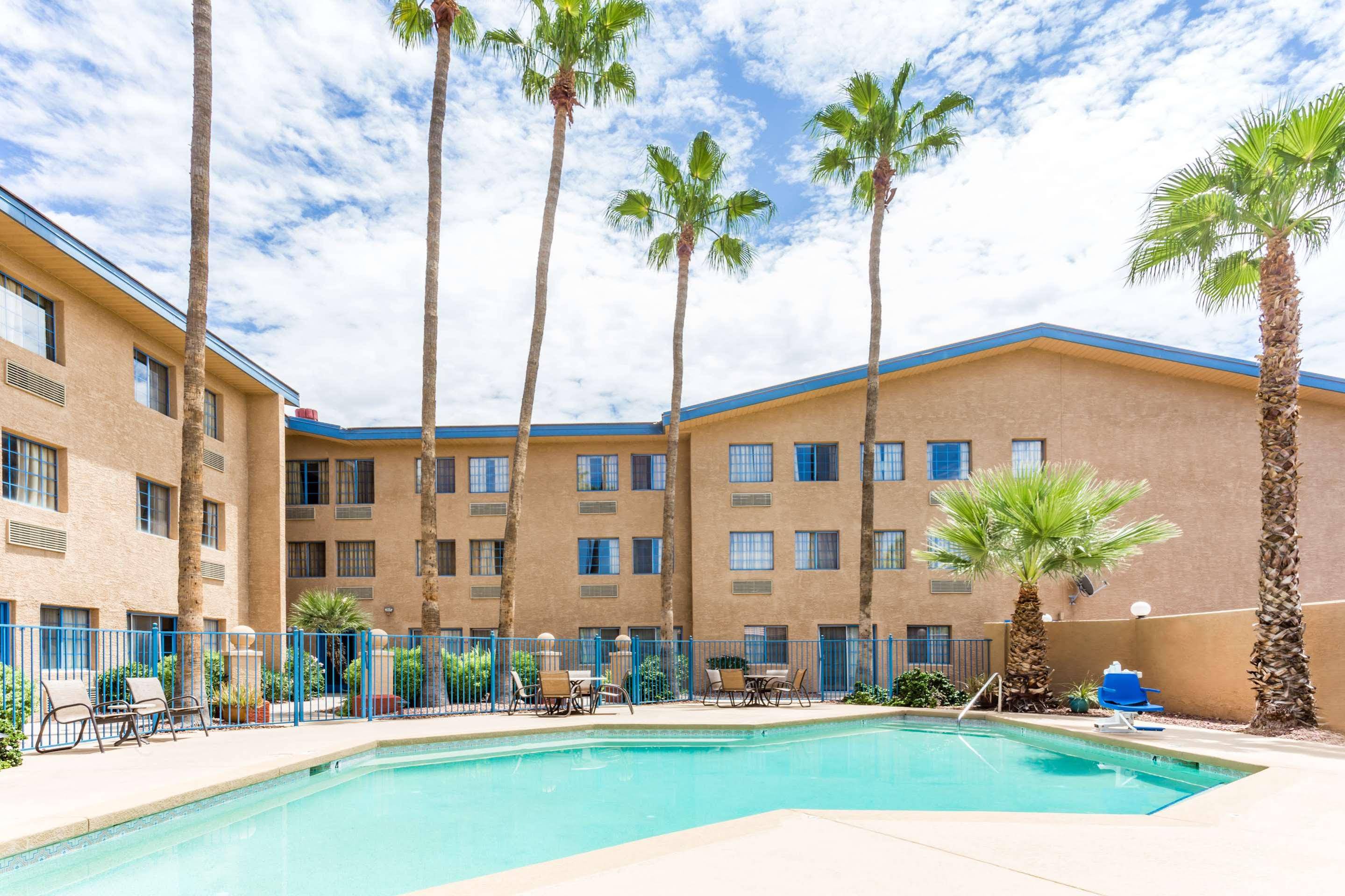 Days Hotel by Wyndham Mesa Near Phoenix