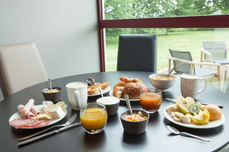 The Originals City, Plume Hôtel, Bressuire Отели в г. Нюей-Лез-Обье