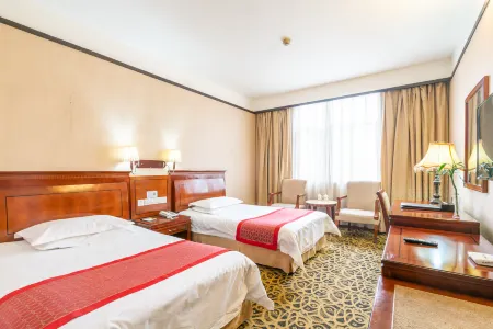 Weilai Holiday Inn Отели рядом с достопримечательностью «Huanghe Jiaotong University (Shangde Campus)»