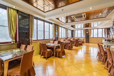 Three Gorges Feng Hotel (Zhongxian Guoyuan Road) Отели рядом с достопримечательностью «Zhongzhou Old Street»