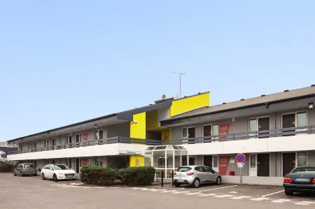 B&B HOTEL Herblay Отели в г. Монтиньи-ле-Кормей