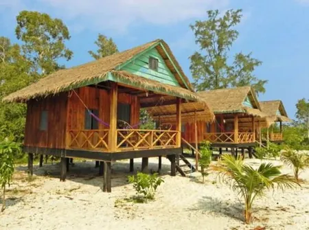 Palm Beach Bungalow Resort Отели рядом с достопримечательностью «Ронг»