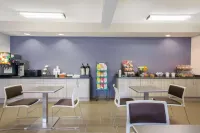 Microtel Inn & Suites by Wyndham Leesburg/Mt Dora - breakfast