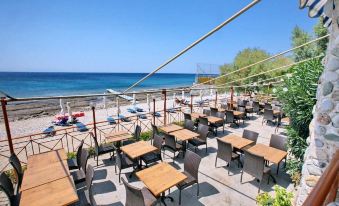 Pebble Beach Hotel - Housity