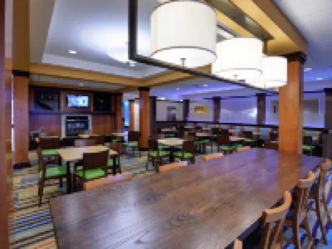 Fairfield Inn & Suites Wausau Hotels in Weston