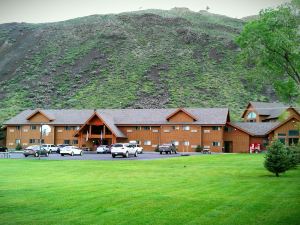 Yellowstone Village Inn and Suites