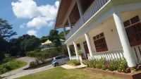 La Maison Hibiscus Self Catering Accommodation Hotels in Beau Vallon