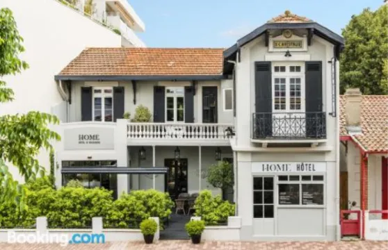 阿卡雄之家酒店