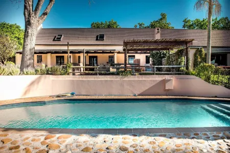 De Leeuwenhof Estate