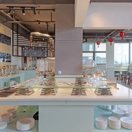 Taizhou Zhonghua Mould Theme Hotel