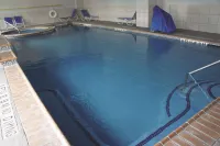 La Quinta Inn & Suites by Wyndham Orange - Swimmingpools