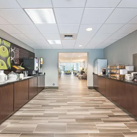 La Quinta Inn & Suites by Wyndham Plantation at SW 6th St