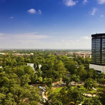 Le Meridien New Delhi Отели рядом с достопримечательностью «Офис Indian Railways»