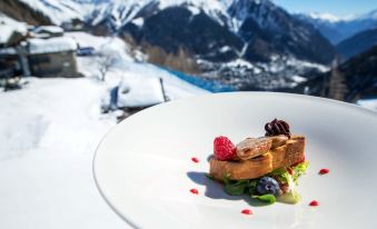 Le Massif Hotel & Lodge Courmayeur the Leading Hotels of the World