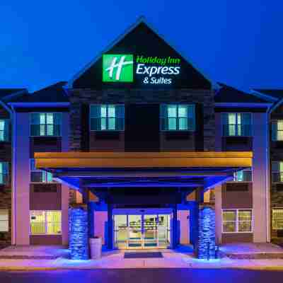 Holiday Inn Express & Suites Wyomissing Hotel Exterior