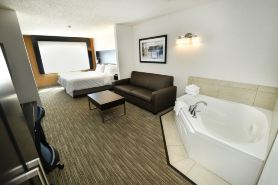 Holiday Inn Express & Suites Grand Forks