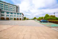 Tian Chang xueyuan mansion hotel - parking