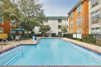 Candlewood Suites Dallas Market Cntr-Love Field
