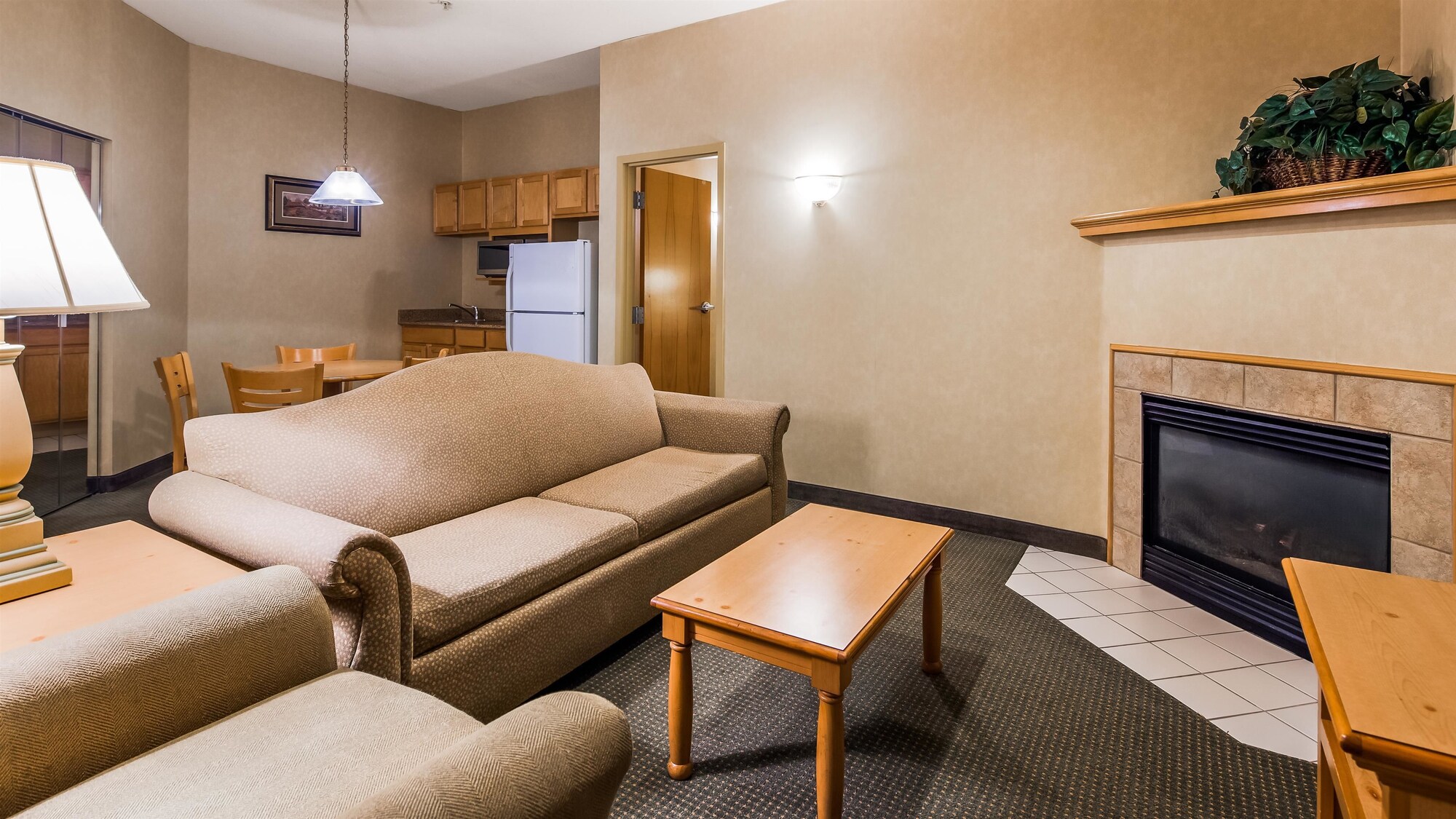 Best Western Plus Revere Inn & Suites