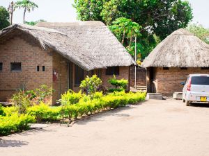 Mkunkhula Baobab Lodge