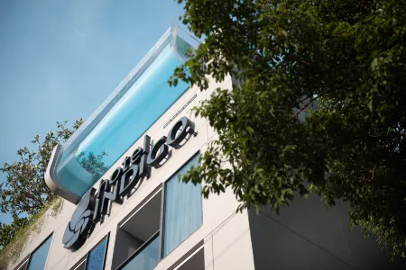 Hotel Indigo Phuket Patong Отели рядом с достопримечательностью «Paradise Complex»