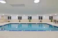 Wingate by Wyndham Fort Saskatchewan - Kolam Renang