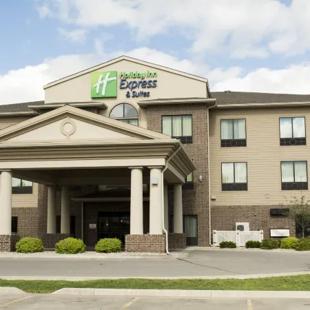 Holiday Inn Express & Suites MASON CITY by IHG