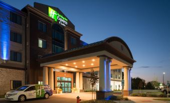 Holiday Inn Express & Suites Kansas City Airport