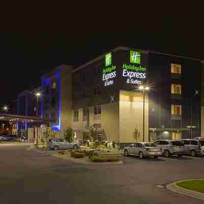 Holiday Inn Express & Suites Boise Airport Hotel Exterior