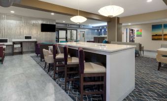 La Quinta Inn & Suites by Wyndham Wichita Airport
