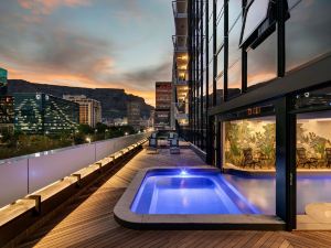 The Onyx Apartment Hotel by Newmark