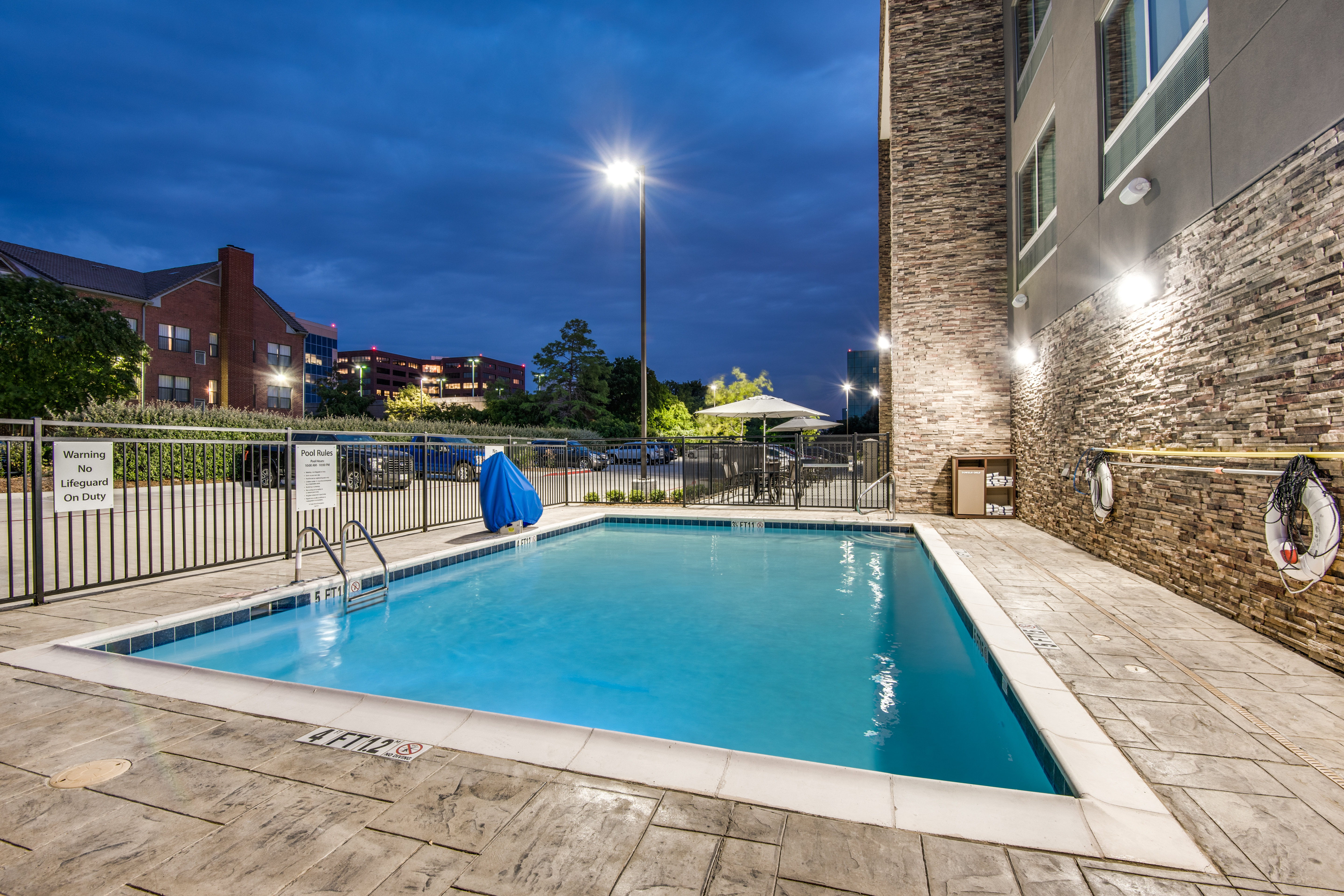 Holiday Inn Express & Suites Dallas North - Addison, an Ihg Hotel