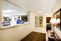 Sonesta Simply Suites Knoxville - parking