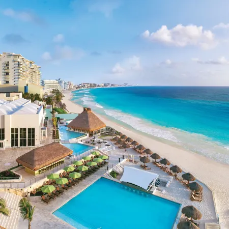 The Westin Resort & Spa, Cancun Отели рядом с достопримечательностью «Пляж Делфинес»