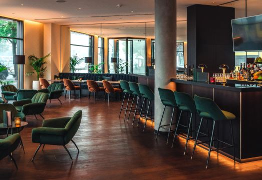 2. 홀리데이 인 베..