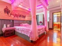 阿克苏博林酒店 - 浪漫情侣粉色主题大床房