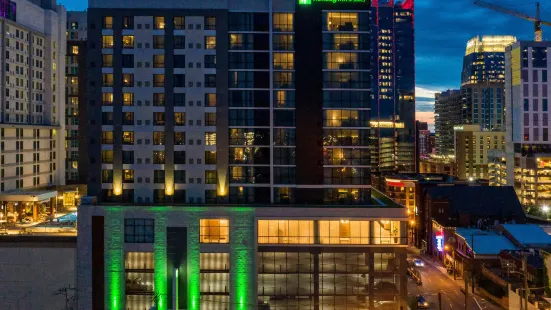 Holiday Inn & Suites Nashville Downtown - Broadway