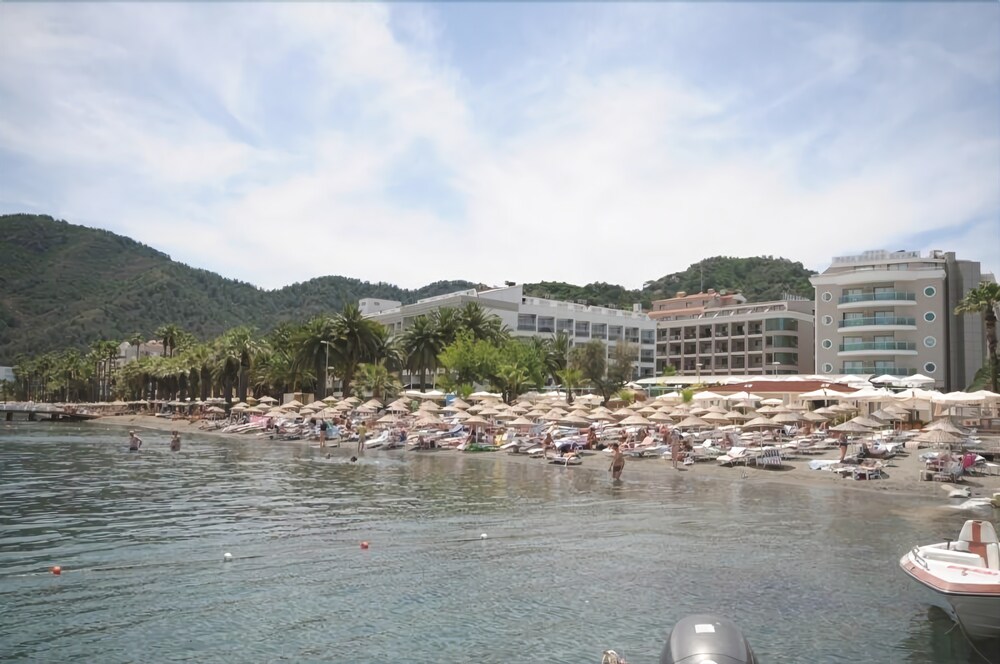 Pasa Beach Hotel