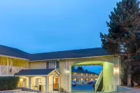 Global Inn Hotel dekat Liberty Theater