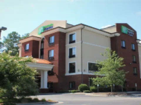 Holiday Inn Express & Suites ROCKINGHAM by IHG Hotels in Rockingham