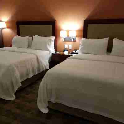 Holiday Inn & Suites Leon Plaza Mayor Rooms