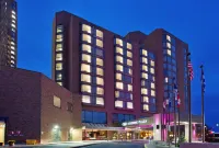Hotel Chateauneuf Gatineau-Ottawa Hotels in Гатіно