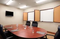 Country Inn & Suites by Radisson, Ithaca, NY - Parkplatz