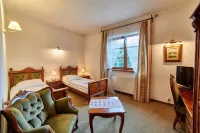 Folwark Stara Winiarnia Hotels in Powiat Myslenicki